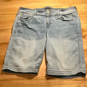 Torrid #Feelthefit Bermuda Women’s Denim Jean Shorts